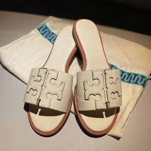 Tory Burch Women's Ines Leather Sandal in Cream